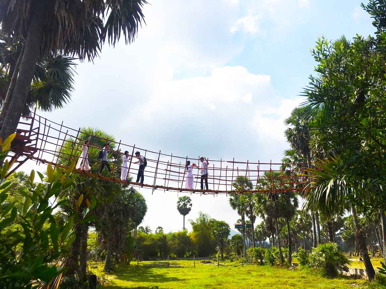 Cầu treo ở chùa Lầu An Giang