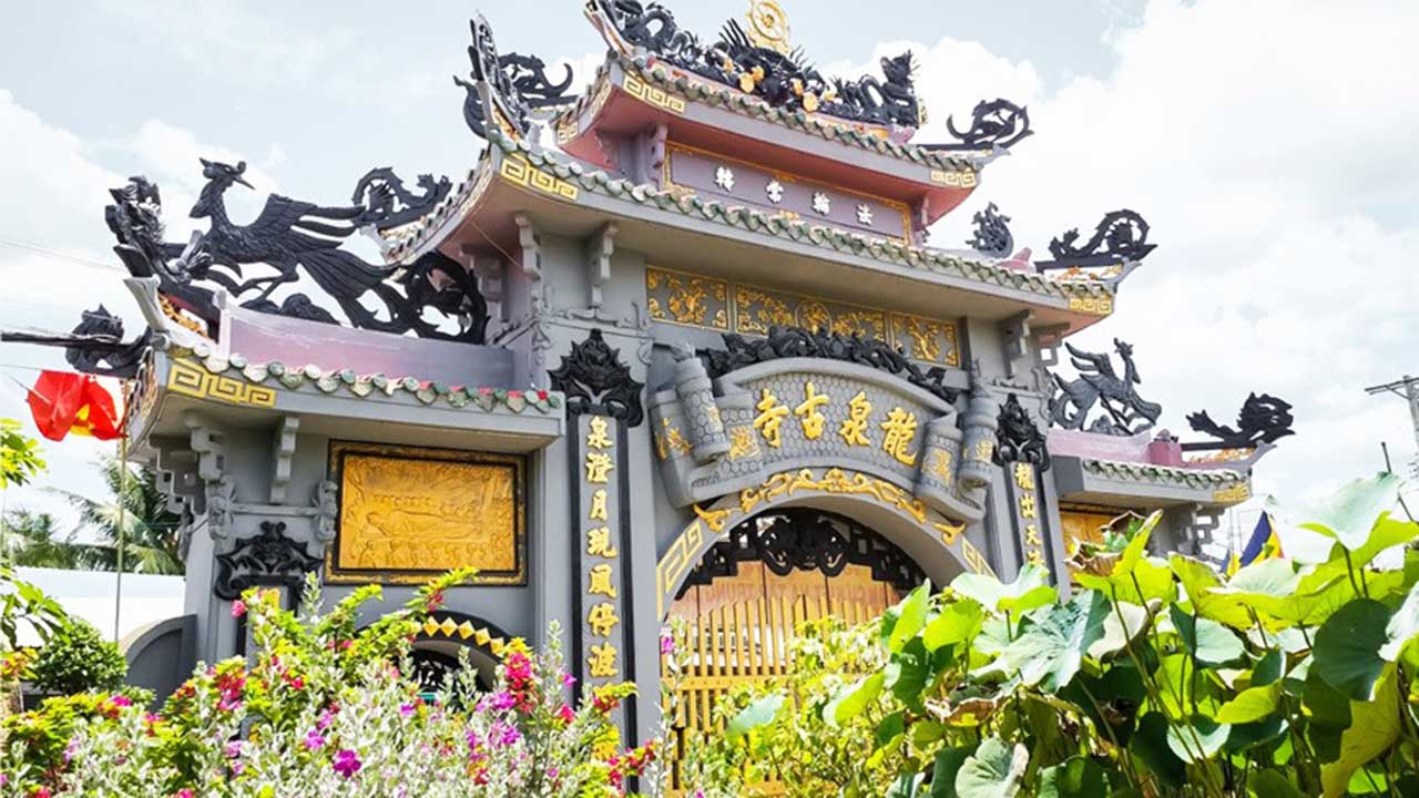 Cổng chùa Linh Thứu
