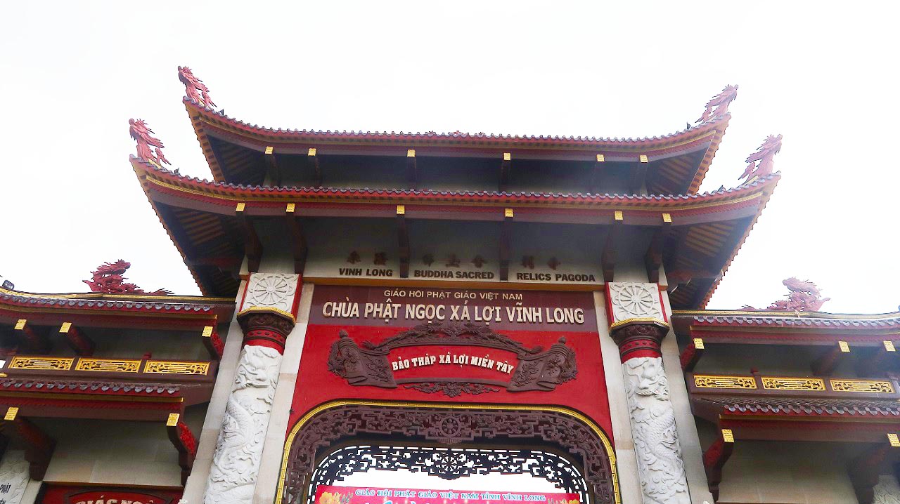 Cổng tam quan chùa Xá Lợi
