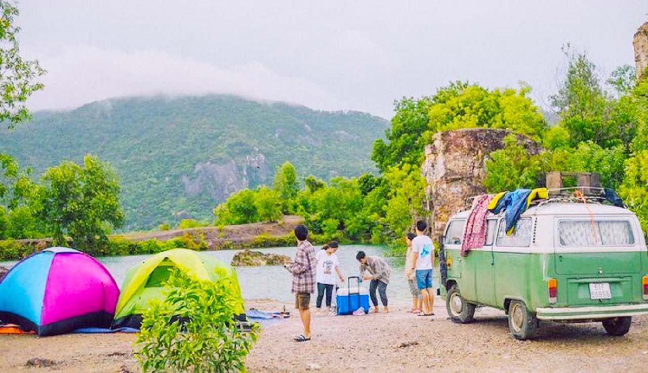 Địa điểm cắm trại hấp dẫn ở hồ Tà Pạ