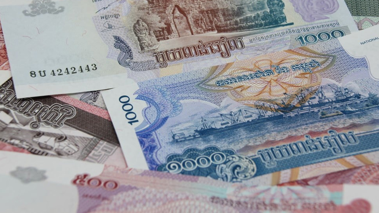 Tại Campuchia, 2 đơn vị tiền tệ chính được sử dụng đó là tiền Riel Campuchia và tiền Dollar Mỹ