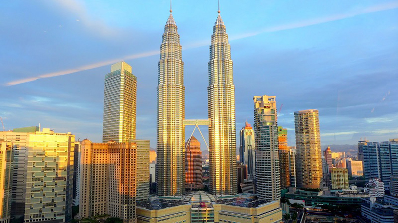 Kuala Lumpur là thành phố lớn nhất và là thủ đô của Malaysia.