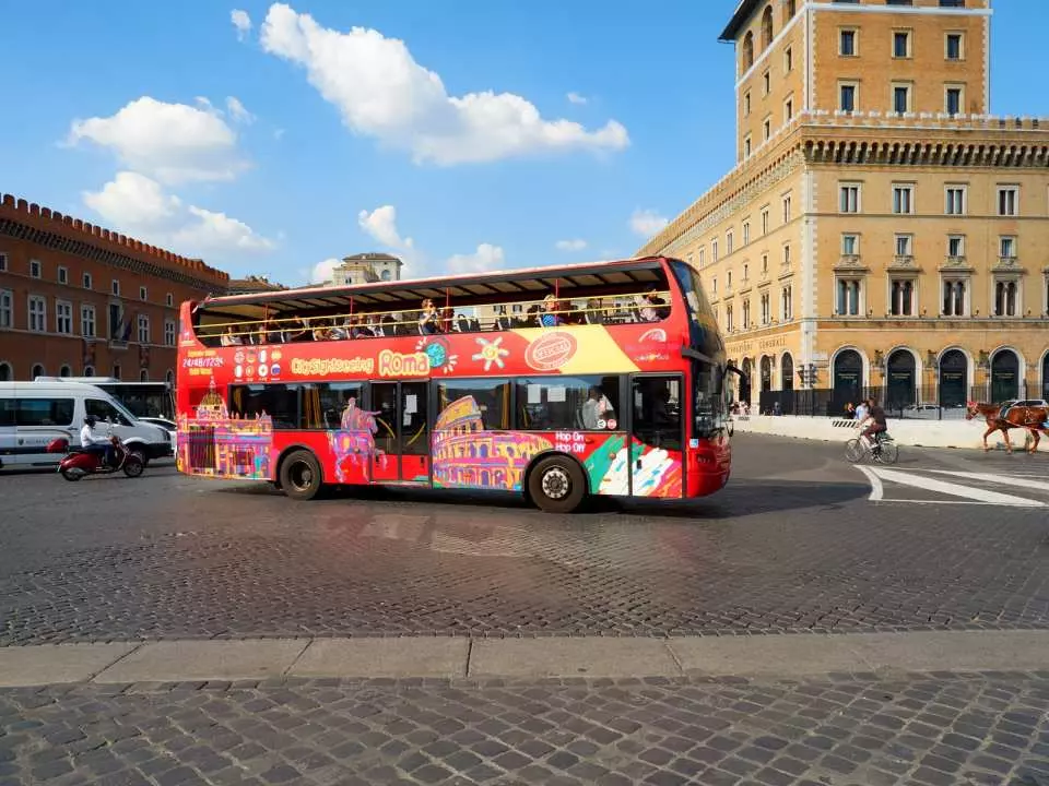 Xe bus ở Vatican