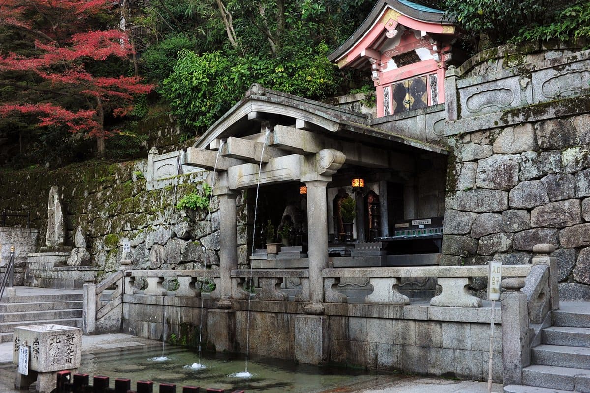 Nhật Bản tour du lịch 6 ngày 5 đêm: Khám phá kiến trúc độc đáo tại Otowa no taki 