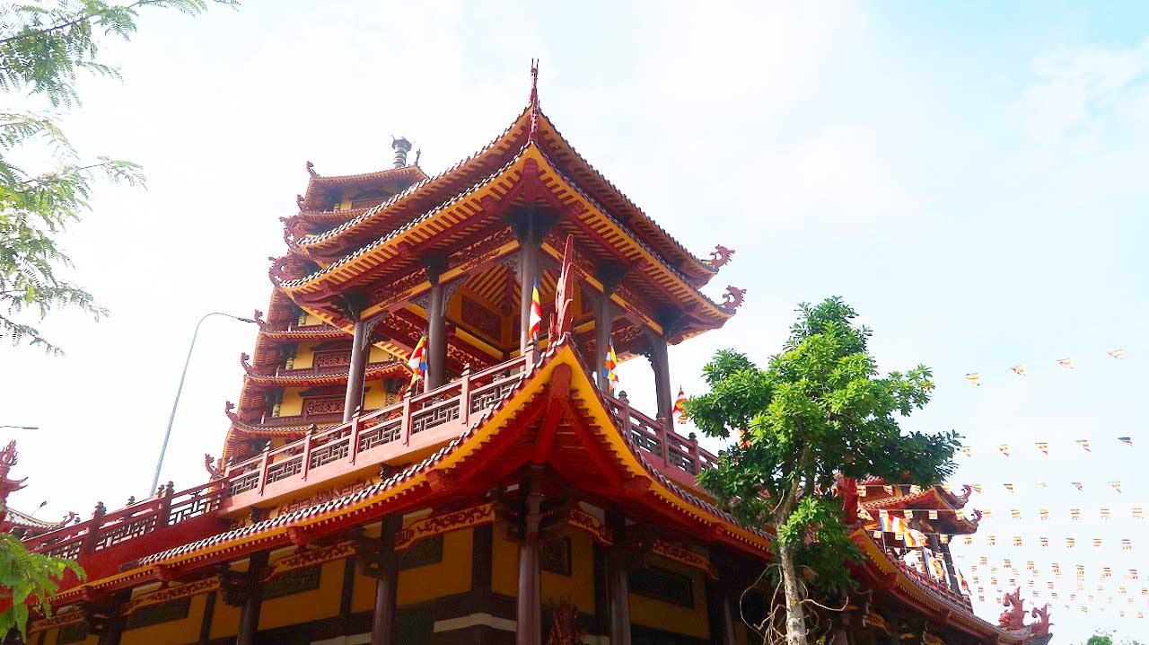 Những góc nhìn ấn tượng tại chùa Xá Lợi
