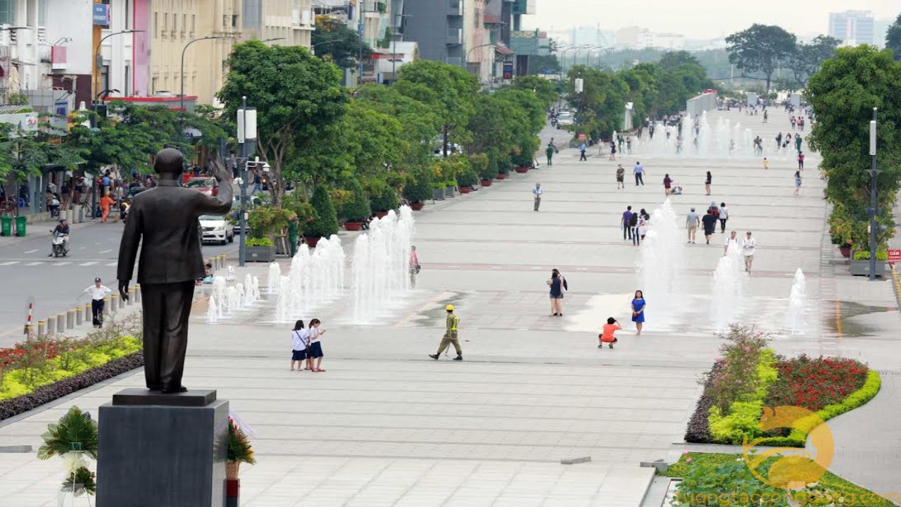 Quảng trường đi bộ Nguyễn Huệ