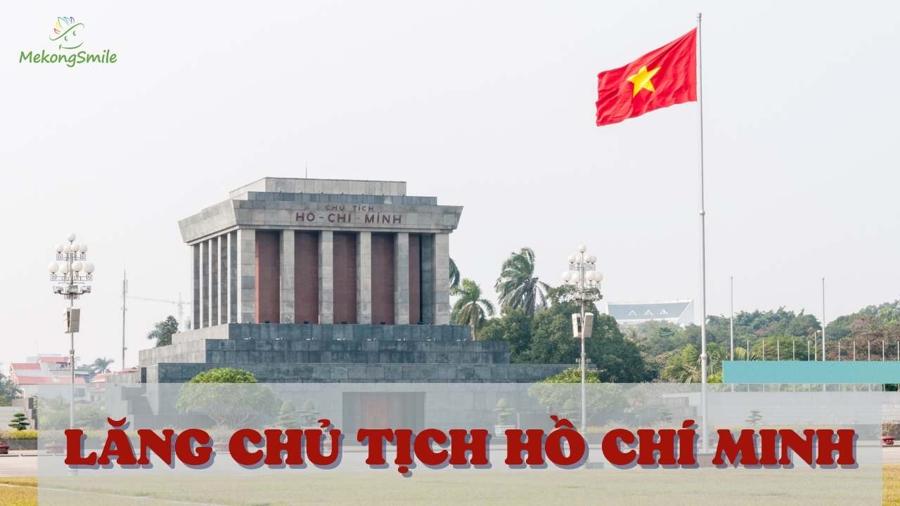 Thăm quan lăng Chủ tịch Hồ Chí Minh