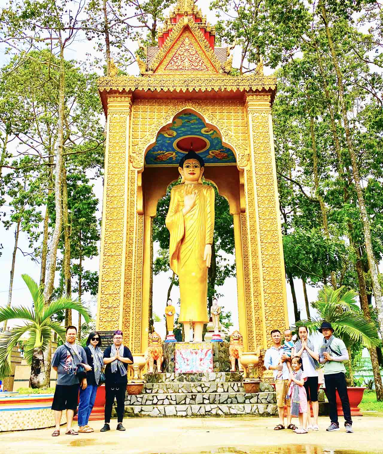 Tháp thờ phụng Phật Thích Ca bên trong chùa