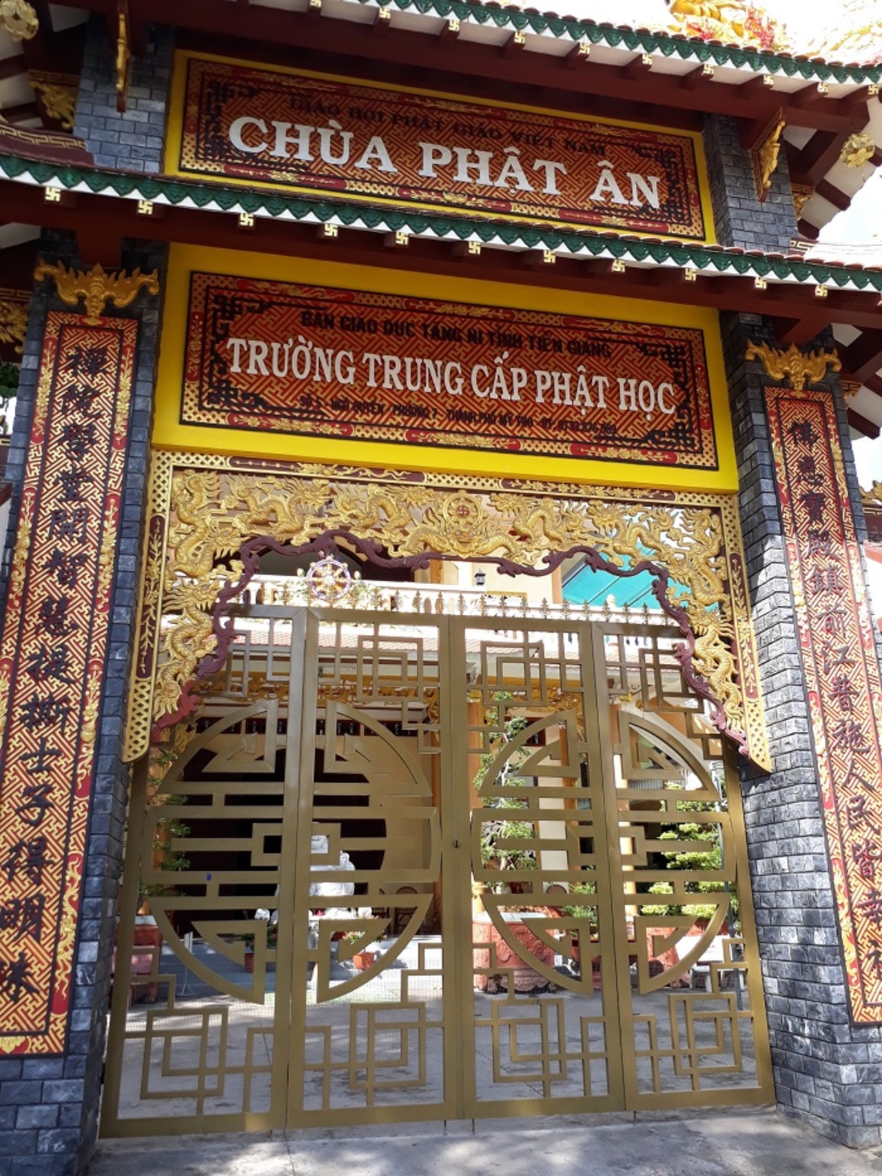 Tour đi Tiền Giang Vĩnh Long từ Sài Gòn trong ngày: Viếng chùa Phật Ân