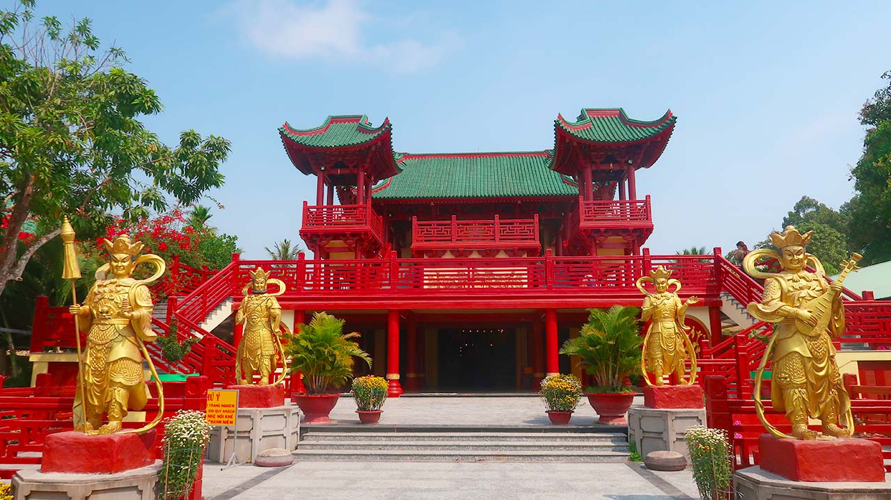 Tour du lịch An Giang 1 ngày - Tham quan chùa Lầu