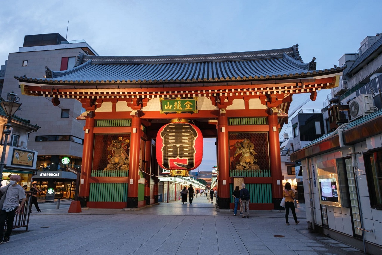 Tour du lịch Nhật Bản 4 ngày 3 đêm: Check in tại cổng Sấm Kaminarimon