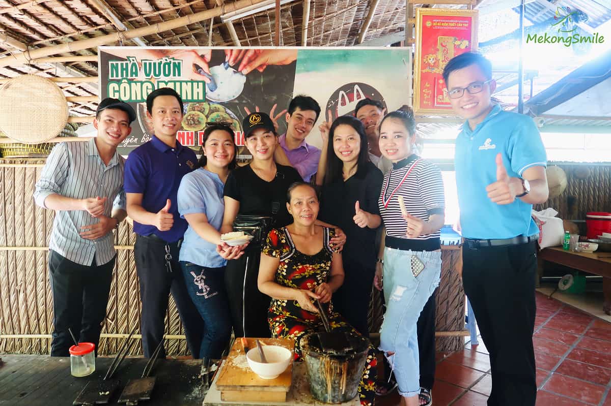 Trải nghiệm làm bánh dân gian với người địa phương tại Cồn Sơn