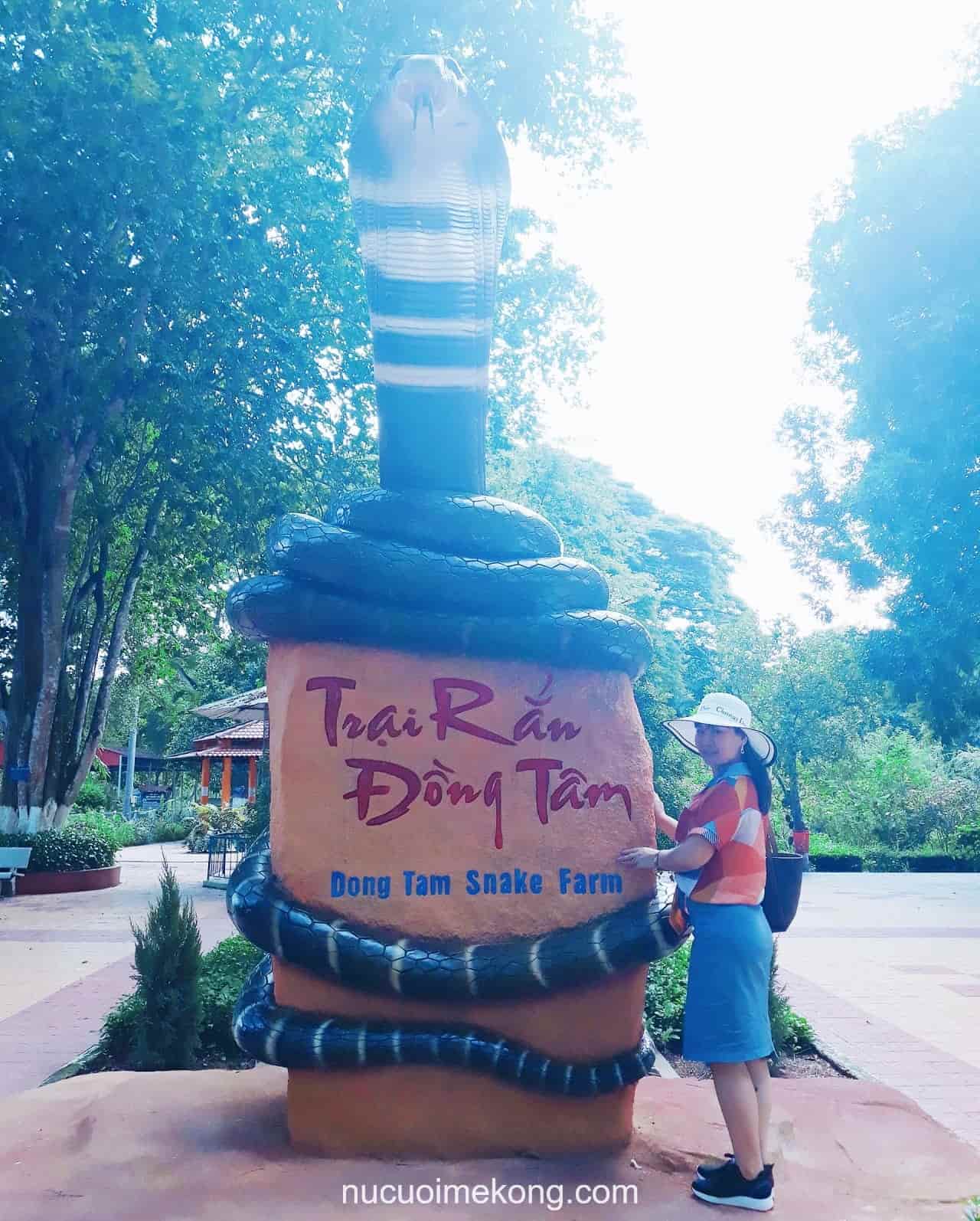 Trại rắn Đồng Tâm ở Tiền Giang - tour du lịch miền Tây 4 ngày 3 đêm giá rẻ