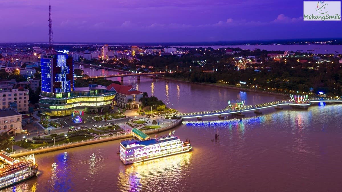 Vẻ đẹp của bến Ninh Kiều về đêm - du lịch 3 ngày 2 đêm từ TP HCM