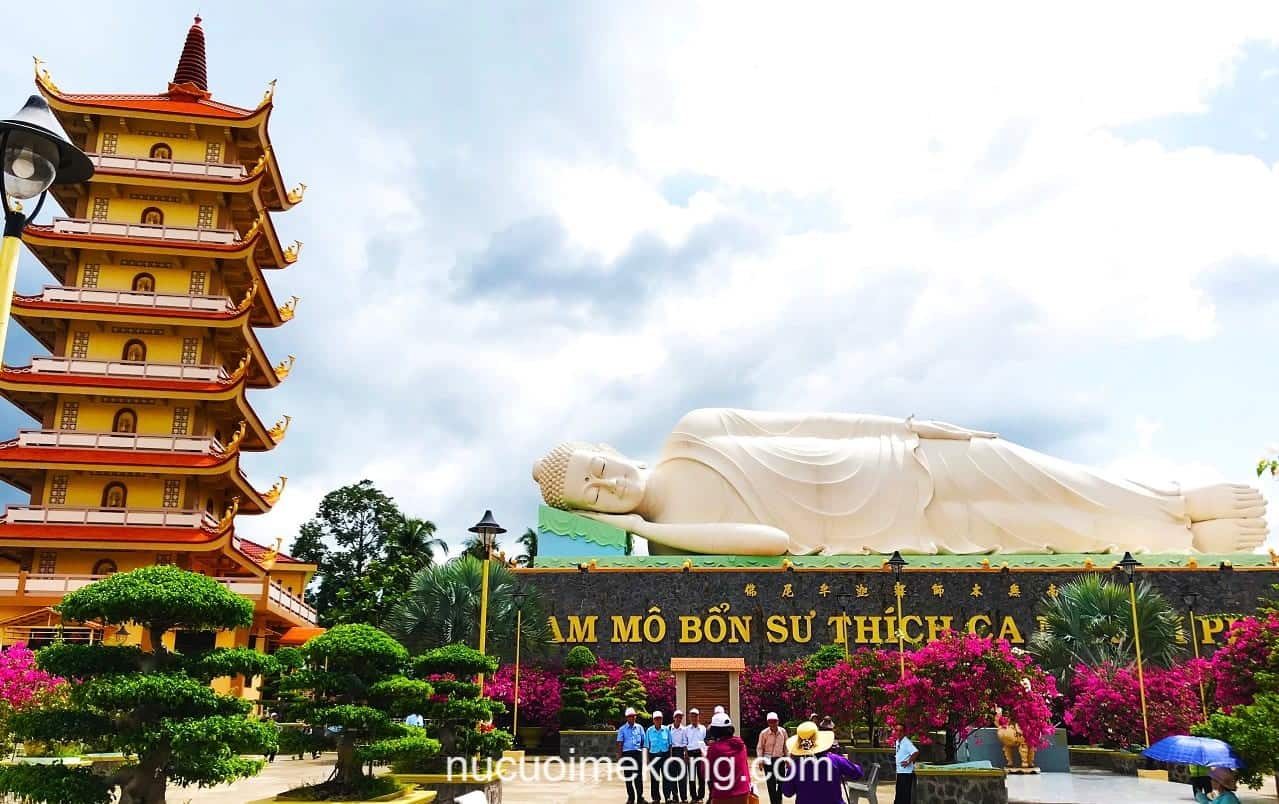 Viếng chùa Vĩnh Tràng Tiền Giang - tour miền Tây 3 ngày 2 đêm từ Sài Gòn