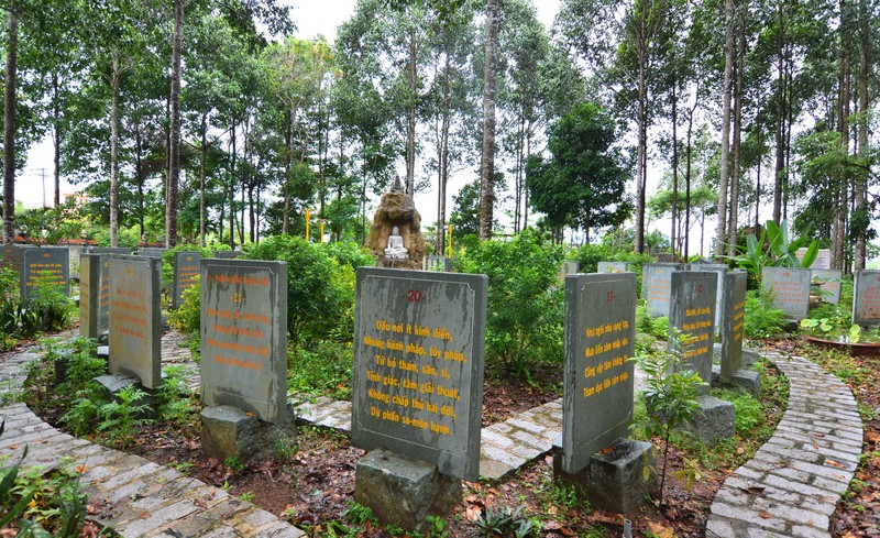Vườn kinh phật bằng đá độc nhất vô nhị ở miền Tây tại chùa Phước Hậu - du lịch Vĩnh Long